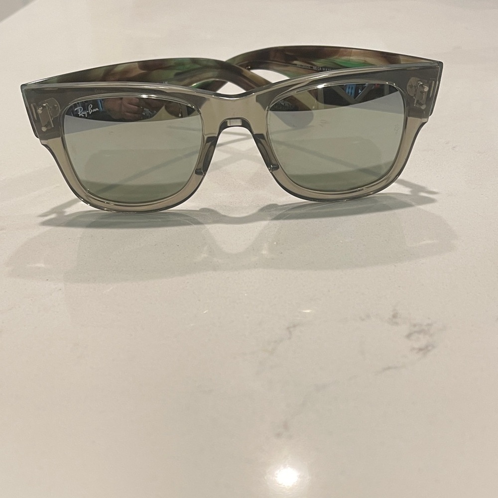 New Ray-Ban Olive Green Sunglasses withTranslucent Gray Frame